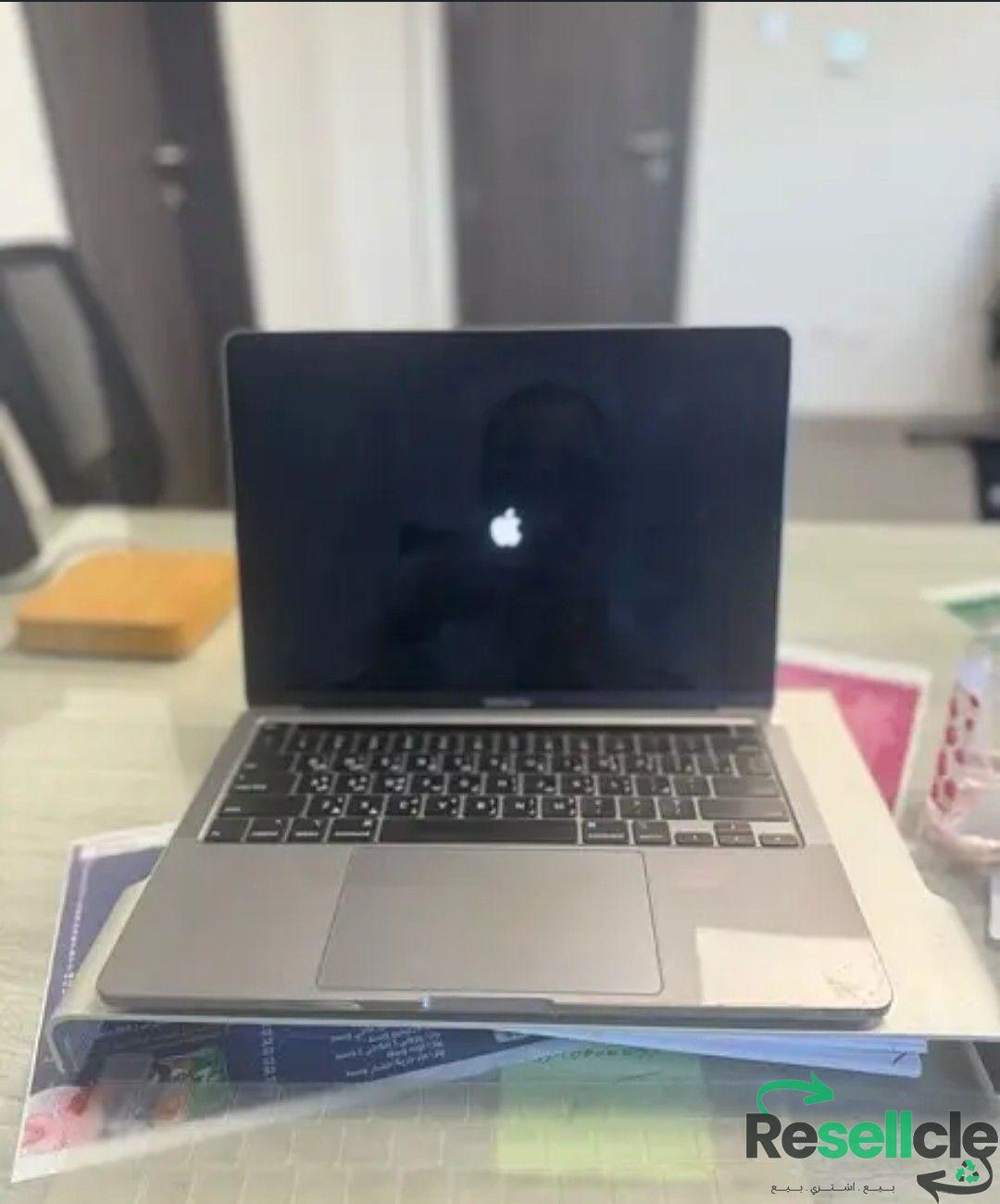 ماك بوك برو انتل ٢٠٢٠ بحالة الجديد