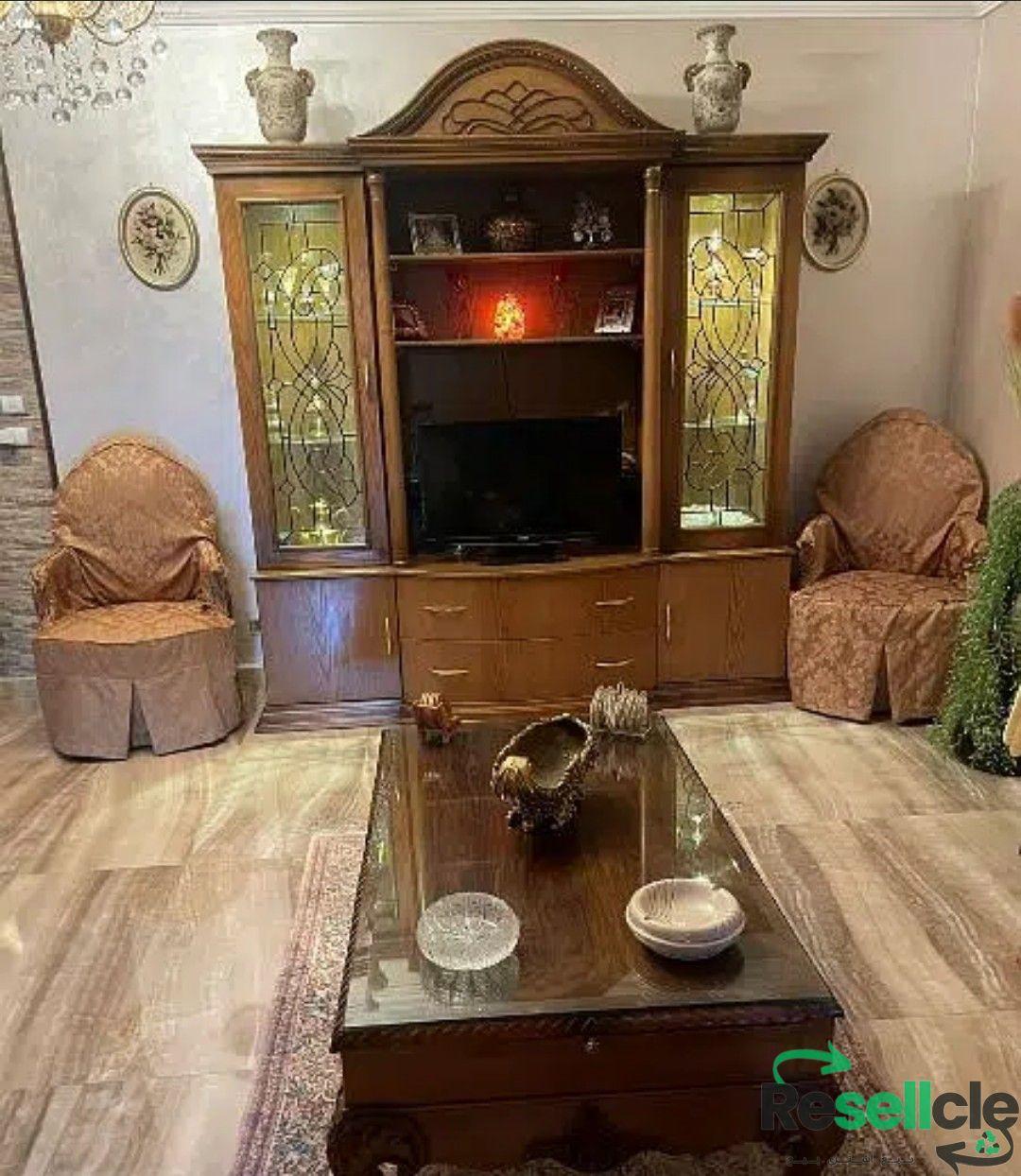 مكتبة نيش تاكي بحالتها كالجديدة
