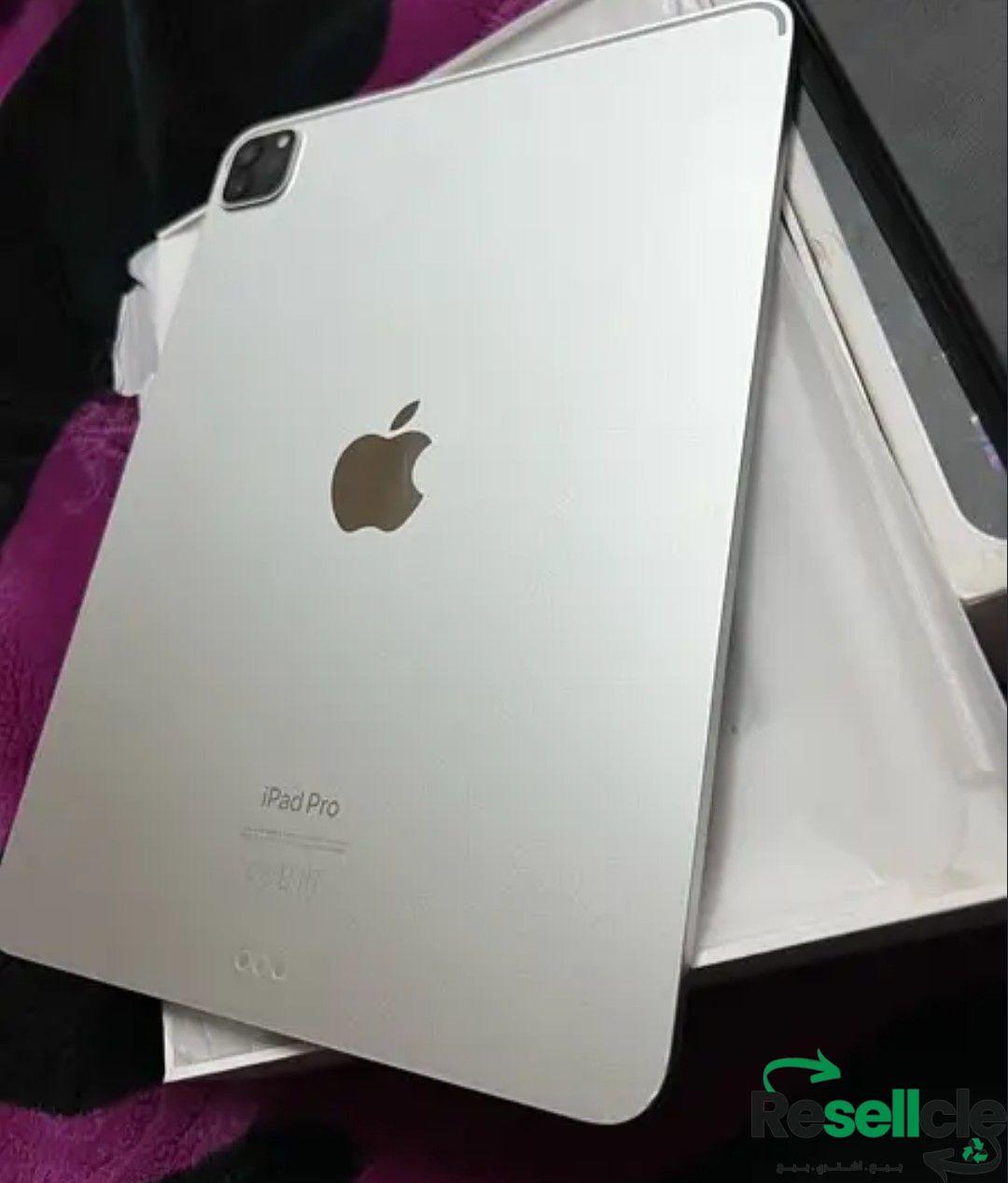 iPad Pro m2 11 inch 128GB wifi with all accessories perfect condition