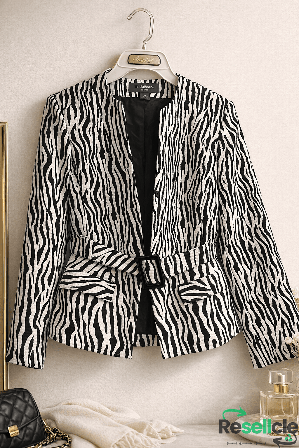 بليزر ( جاكيت ) رسمي نسائي أنيق بنقشة زيبرا مع حزام من ماركة Liz Claiborne ، مقاس 12
