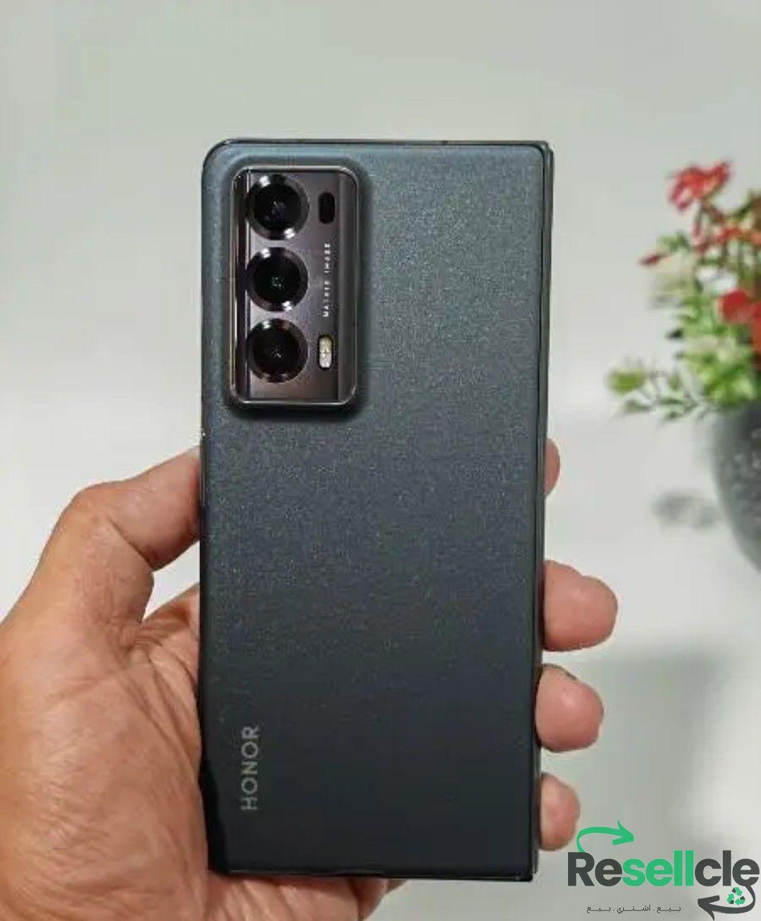 Honor Magic V2