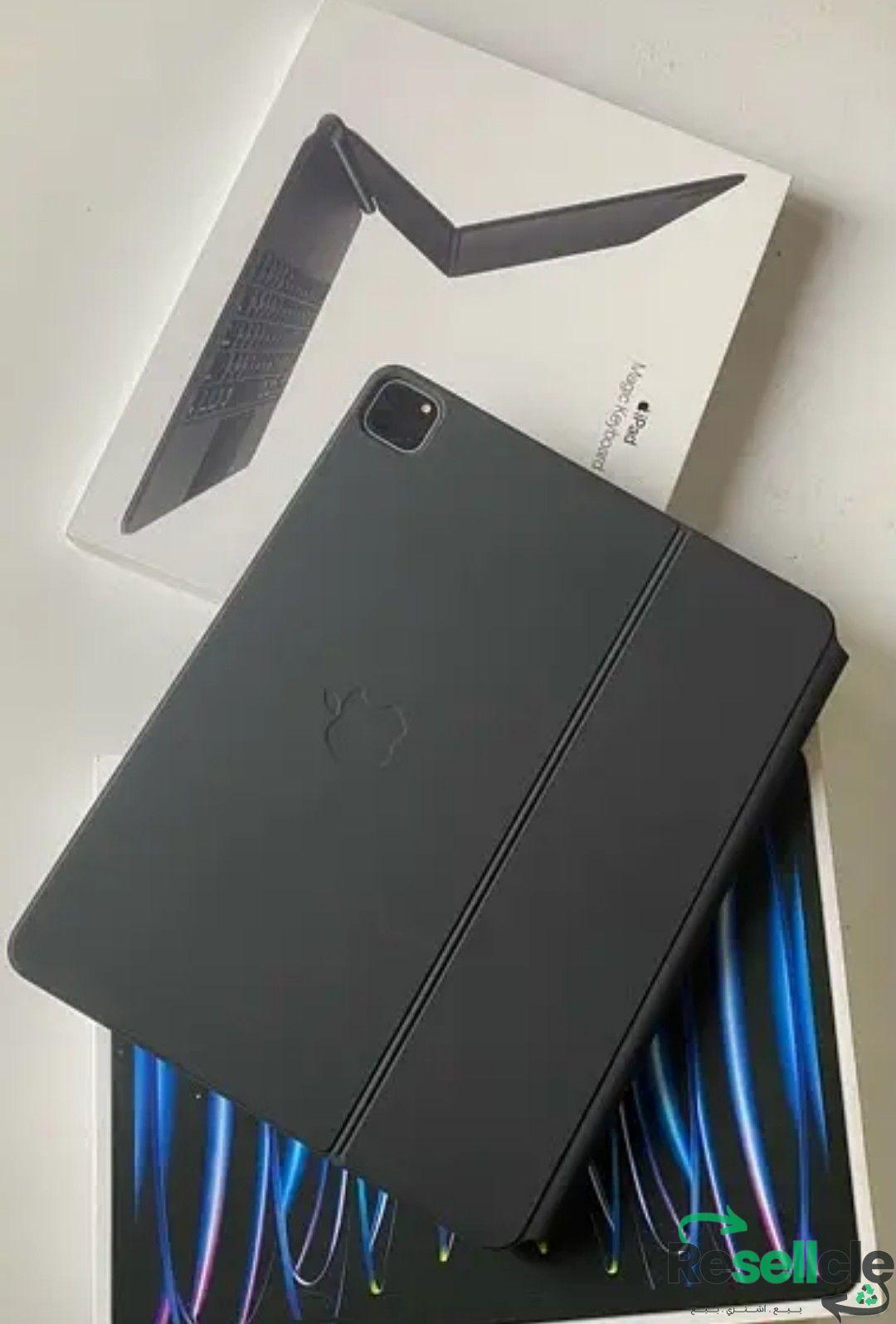 Ipad Pro 12.9 M2 with Magic Keyboard