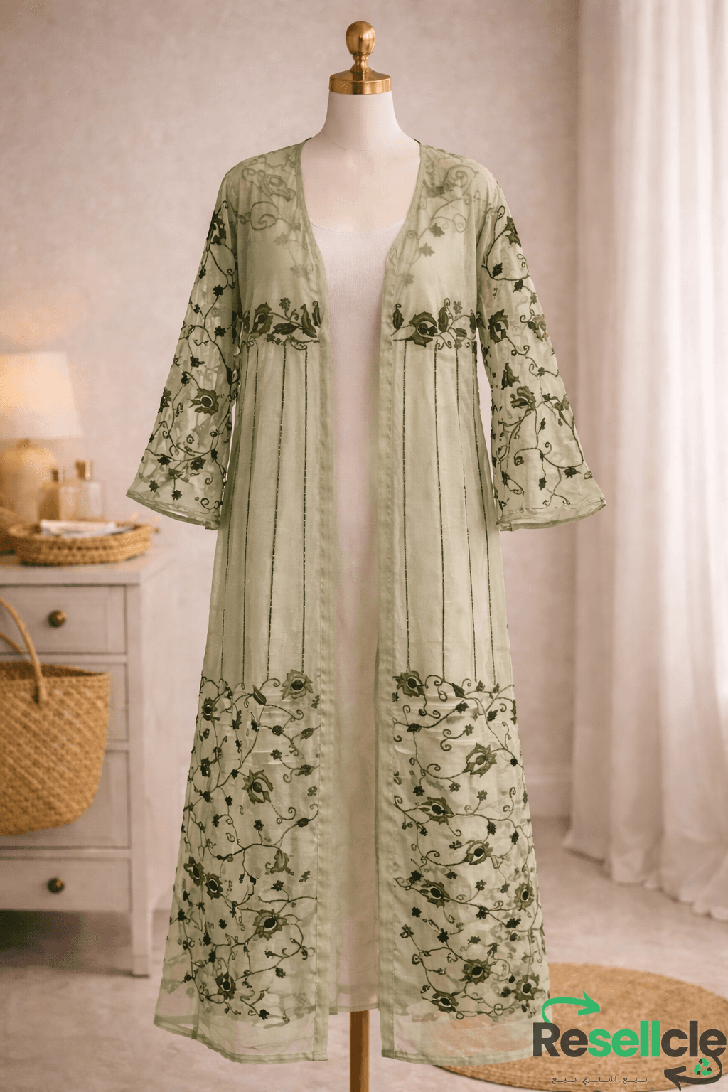 عباية كويتية شفافة بتطريزات من الزهور والأغصان باللون الأخضر الغامق ، مقاس XL